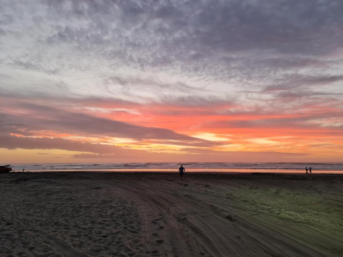 #40 At The Beach Waitarere Eksteriør bilde