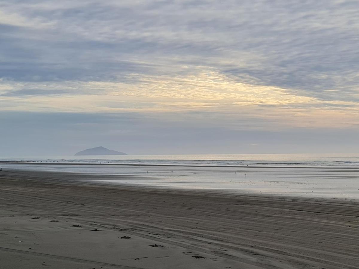 #40 At The Beach Waitarere Eksteriør bilde